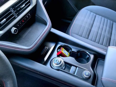 Used 2025 Ford Explorer ST-Line w/ ST-Line Street Pack image 16