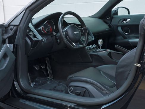 Used 2011 Audi R8 V10 image 58