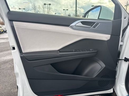 New 2026 Volkswagen Taos SE AWD/4WD image 17