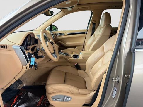 Used 2016 Porsche Cayenne AWD/4WD image 12