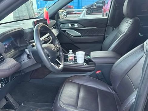 Used 2025 Ford Explorer Platinum w/ Ultimate Package AWD/4WD image 4