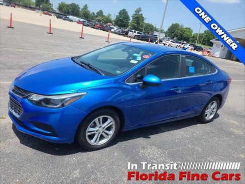 Used 2018 Chevrolet Cruze LT w/ Convenience Package FWD image 1