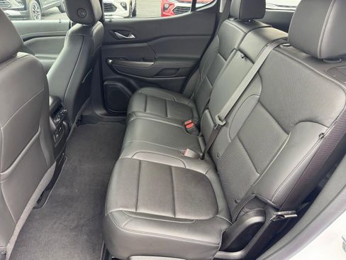 Certified 2023 GMC Acadia SLT w/ Elevation Edition image 6