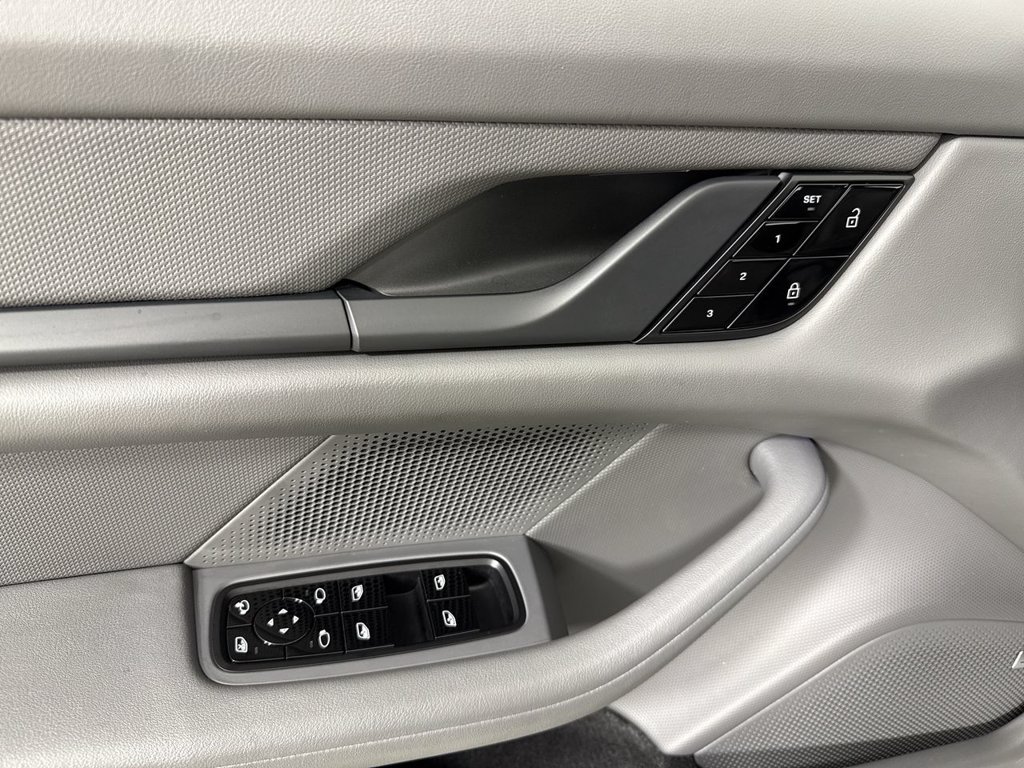 Certified 2021 Porsche Taycan 4S AWD/4WD image 34