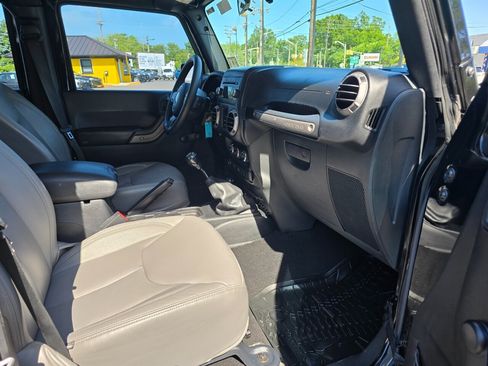 Used 2016 Jeep Wrangler Unlimited Sport AWD/4WD image 11