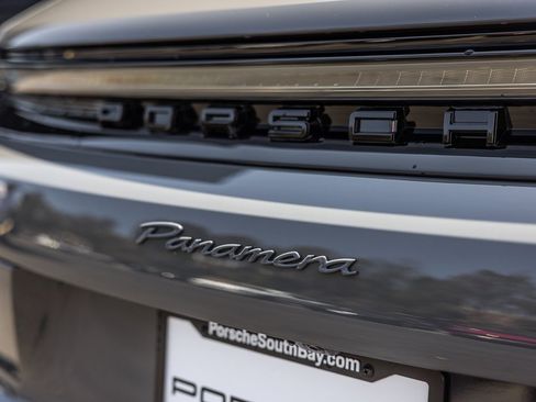Used 2025 Porsche Panamera image 26
