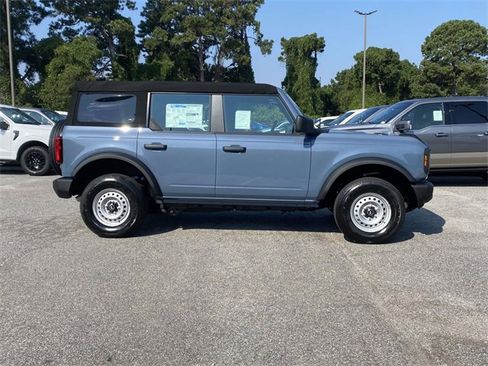 New 2025 Ford Bronco 4-Door image 2