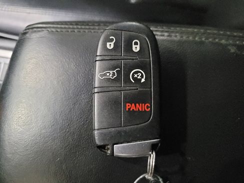 Used 2018 Jeep Grand Cherokee Overland image 32