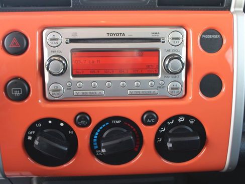 Used 2014 Toyota FJ Cruiser 4WD w/ Convenience Package image 19