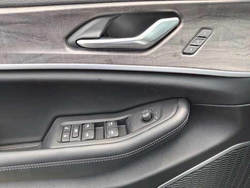 New 2025 Jeep Grand Cherokee Limited w/ Black Appearance Package image 24