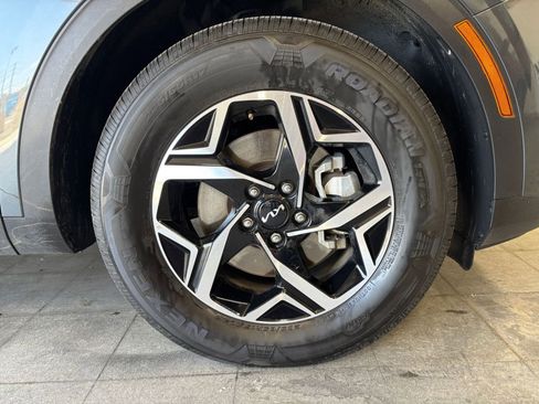Used 2025 Kia Sportage LX FWD image 29