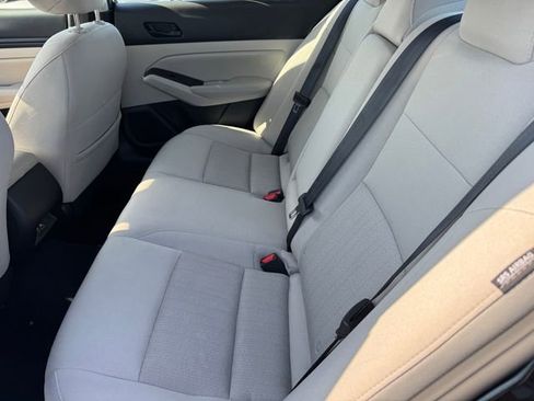 Used 2024 Nissan Altima 2.5 SV FWD image 10