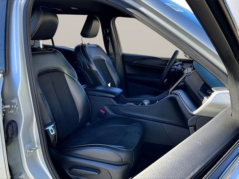 Used 2023 Jeep Grand Cherokee L Laredo image 21