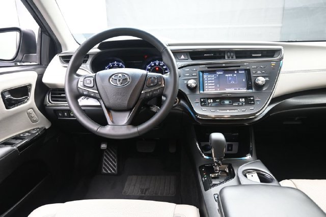 Used 2016 Toyota Avalon Limited w/ Toyota Safety Sense Package FWD image 9