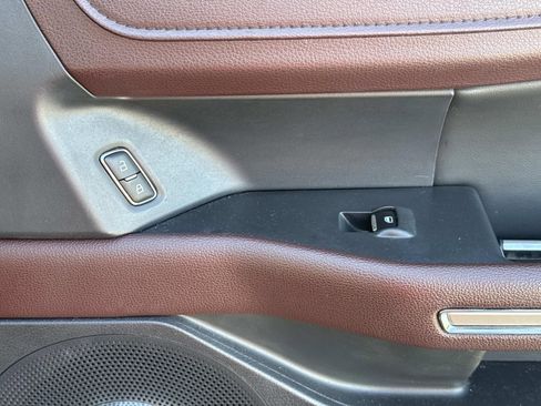 Used 2024 Ford Expedition Limited image 17