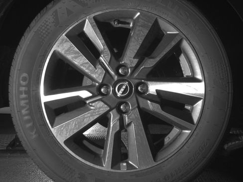 Used 2025 Nissan Versa SV FWD image 15