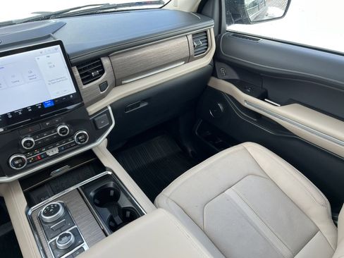 Certified 2022 Ford Expedition Limited image 34
