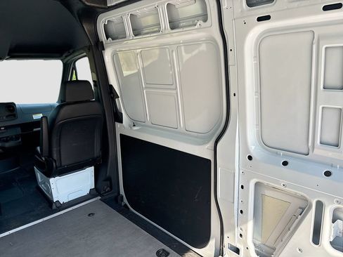 Used 2024 Mercedes-Benz Sprinter 2500 image 15