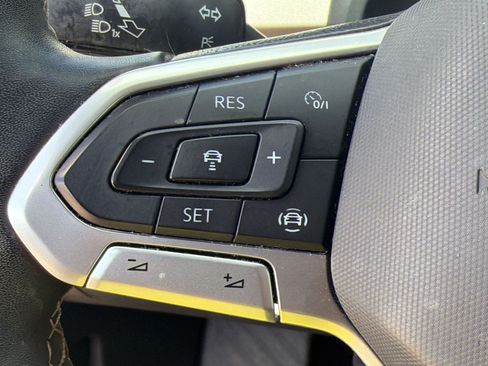 Used 2023 Volkswagen Atlas Cross Sport SE FWD image 17