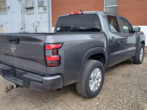 Used 2022 Nissan Frontier SV image 2