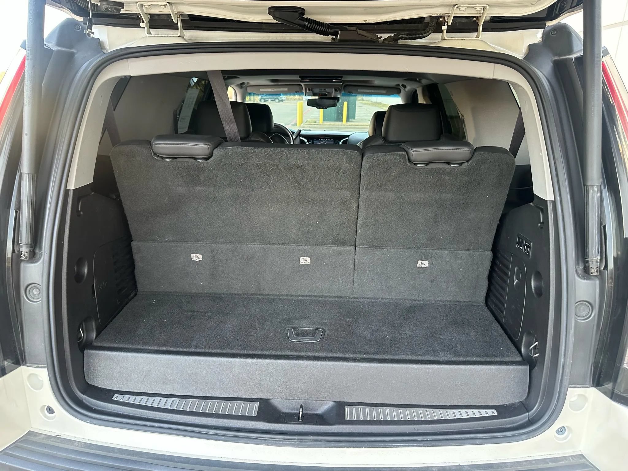 Used 2015 Cadillac Escalade Luxury AWD/4WD image 23