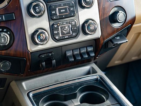 Used 2014 Ford F250 Lariat w/ Lariat Interior Package image 20