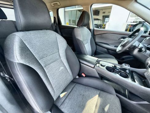 Used 2023 Nissan Rogue SV image 14