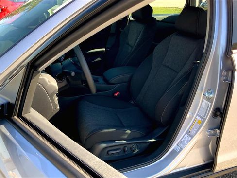 Used 2025 Honda Accord SE image 9