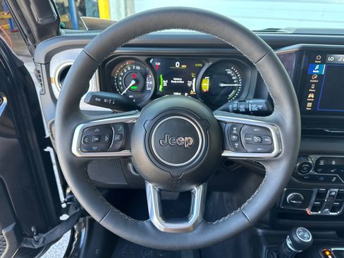 Used 2025 Jeep Wrangler Sahara w/ Safety Group image 22