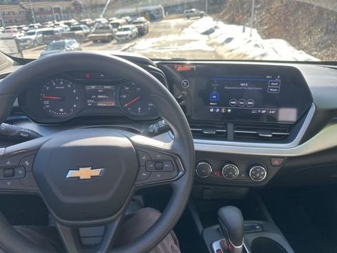 Used 2024 Chevrolet Trax LS w/ LS Convenience Package image 15