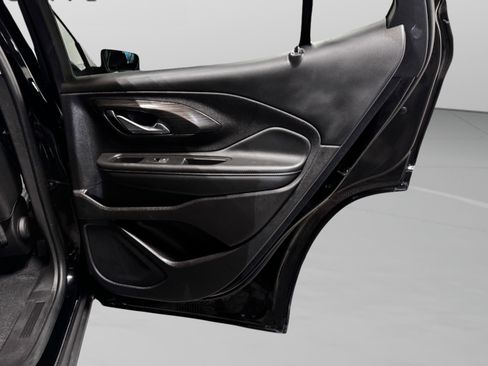 Used 2024 GMC Terrain SLT image 39