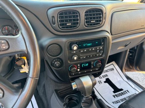 Used 2008 Chevrolet TrailBlazer LT w/ Sun And Sound Package image 13