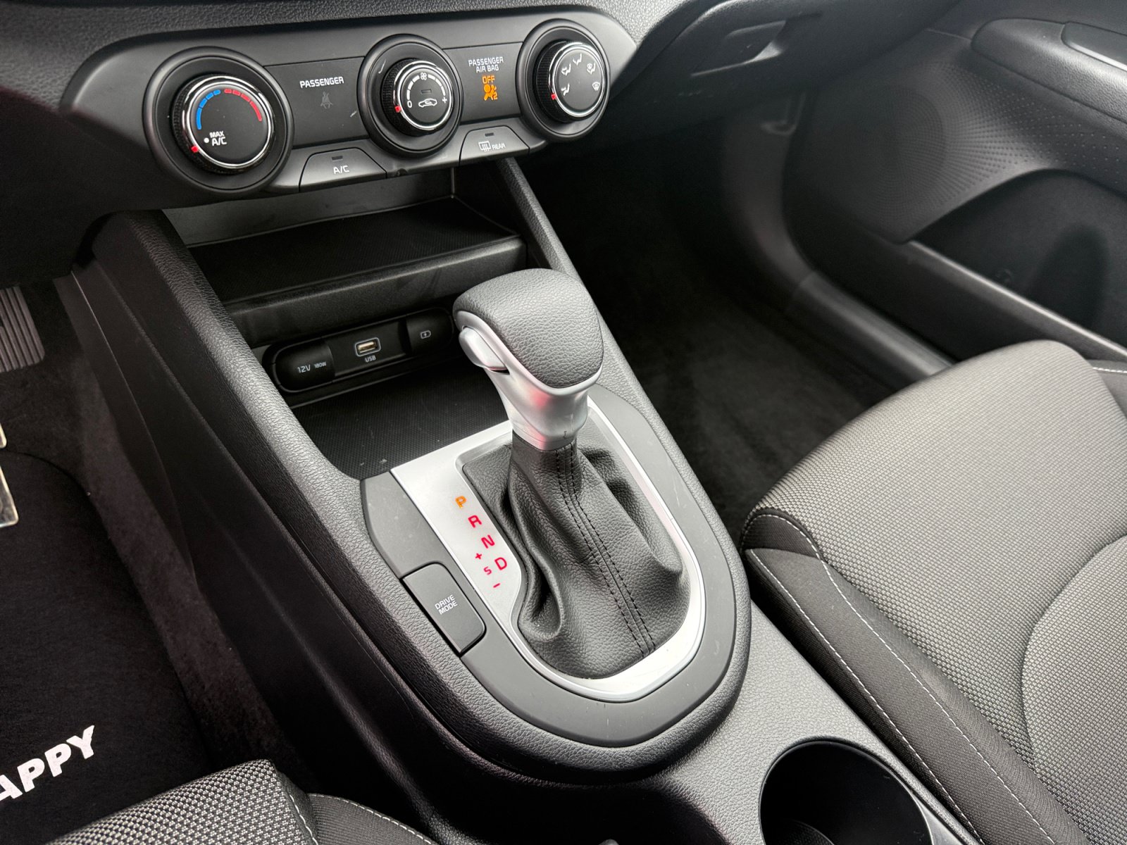 Used 2024 Kia Forte LXS w/ LXS Technology Package FWD image 13