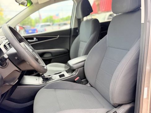 Used 2017 Kia Sorento L FWD image 18