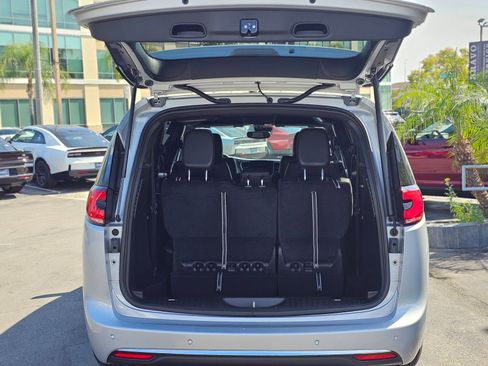 New 2026 Chrysler Pacifica Select image 7