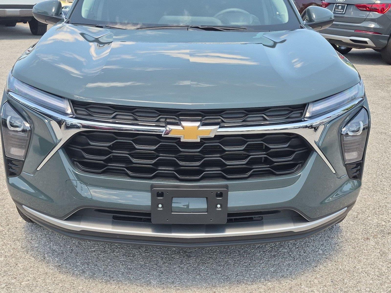 Used 2025 Chevrolet Trax LT FWD image 14