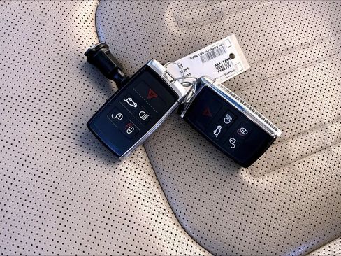 Used 2020 Land Rover Defender 110 SE image 14