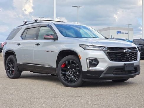 Used 2022 Chevrolet Traverse Premier w/ Redline Edition AWD/4WD image 2
