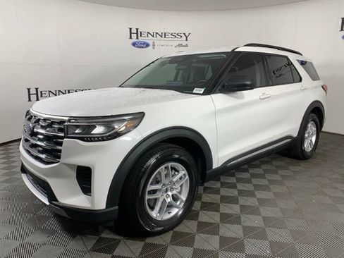 Used 2025 Ford Explorer Active image 2