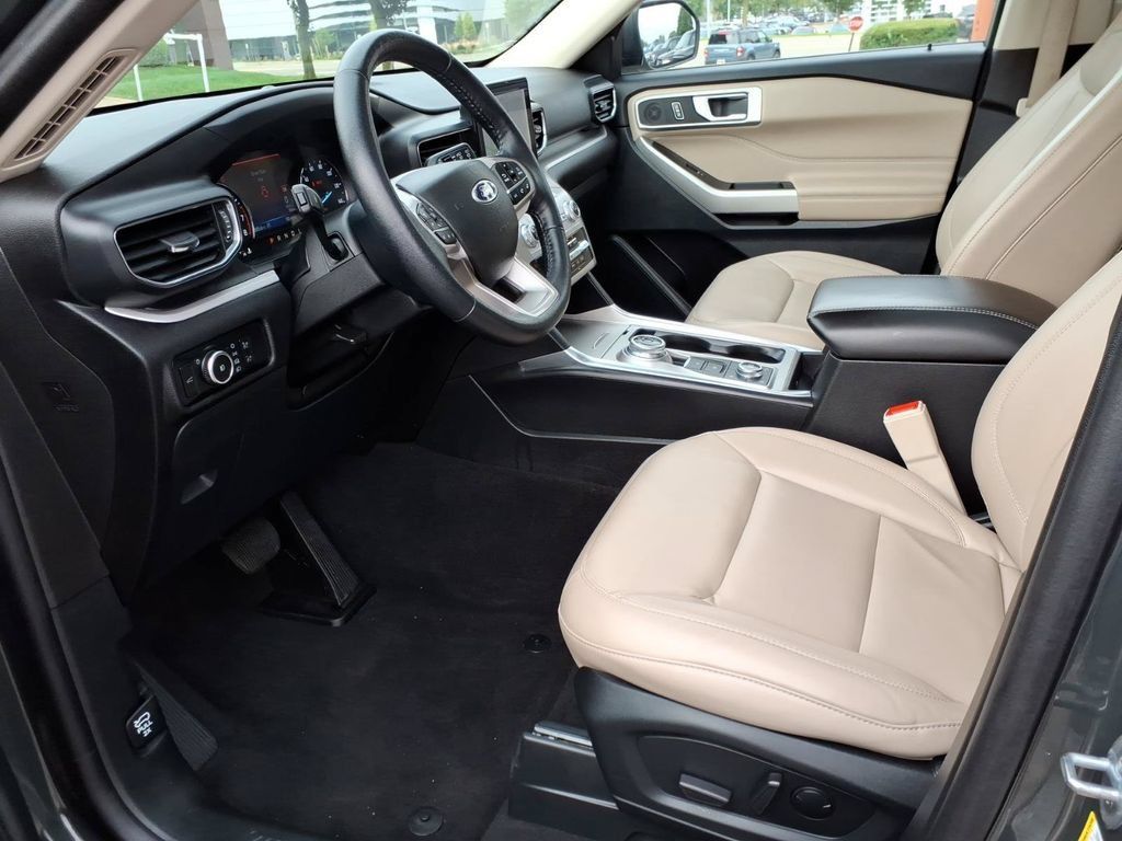 Used 2023 Ford Explorer XLT w/ Equipment Group 202A AWD/4WD image 10
