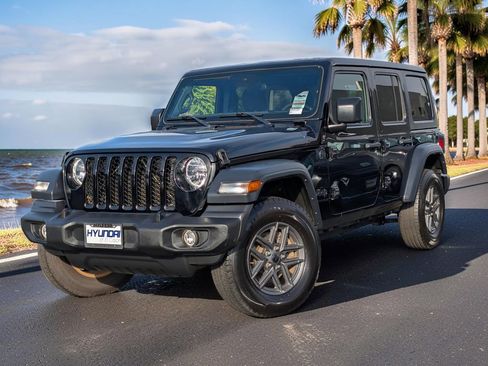 Used 2024 Jeep Wrangler Unlimited Sport AWD/4WD image 2