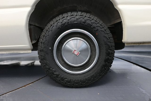 Used 1995 Ford E-150 and Econoline 150 Club Wagon RWD image 9