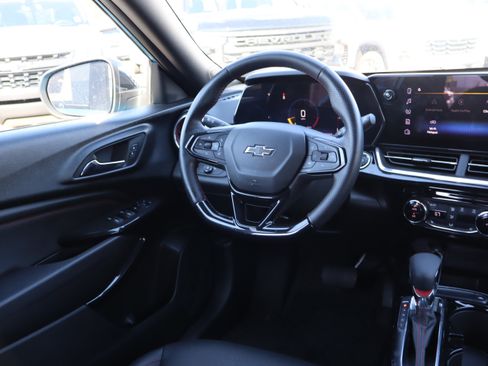 Used 2025 Chevrolet Trax RS w/ Driver Confidence Package FWD image 12