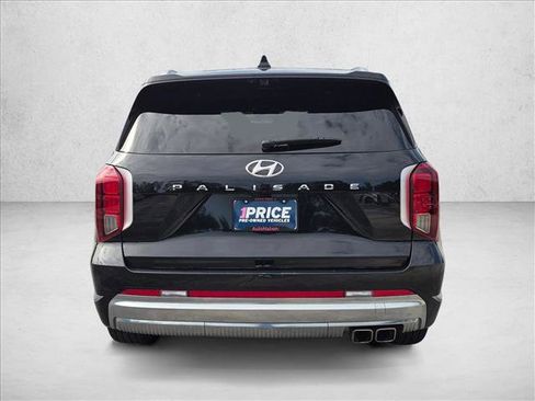 Used 2023 Hyundai Palisade Calligraphy w/ Winter Package FWD image 6
