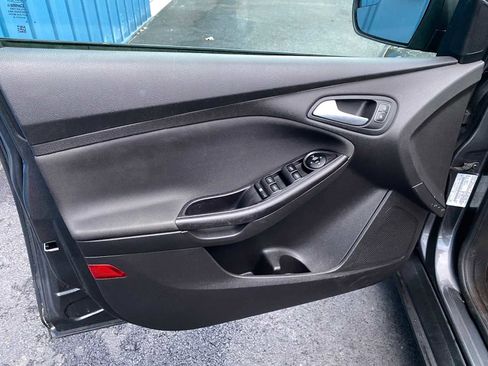 Used 2018 Ford Focus SE image 30