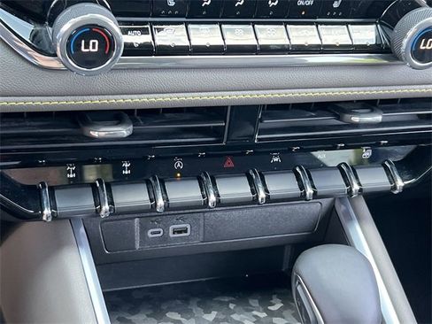 Used 2024 Chevrolet Colorado ZR2 w/ Technology Package image 28