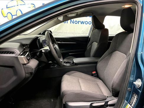 Used 2025 Toyota Camry LE FWD image 10
