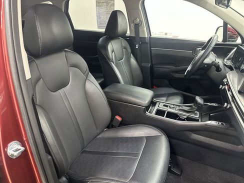 Certified 2025 Kia Sorento EX w/ Panoramic Sunroof Package image 28