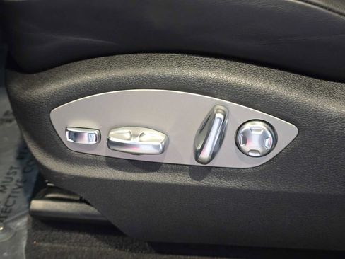 Used 2025 Porsche Macan AWD/4WD image 26