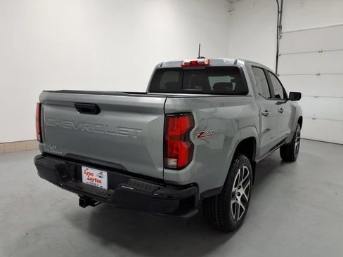 Used 2023 Chevrolet Colorado Z71 w/ Z71 Convenience Package 2 AWD/4WD image 3